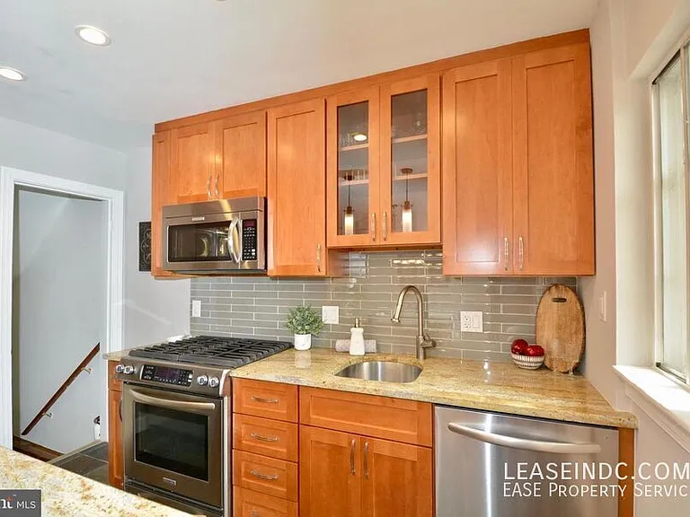 704 Devon Pl — Photo 13