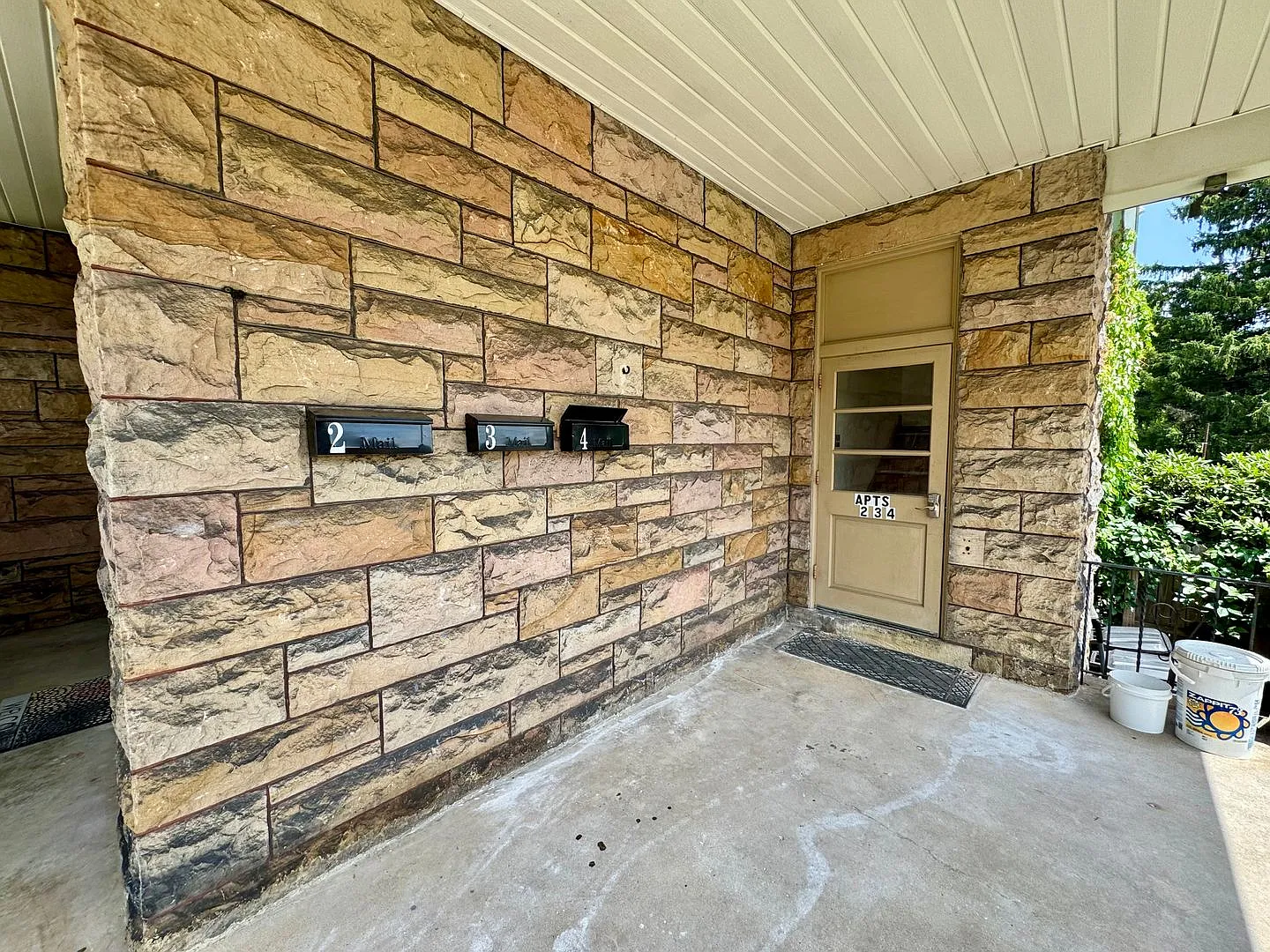 212 North Highland Avenue — Photo 2