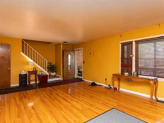5th image of 8374 Sunrise Ave