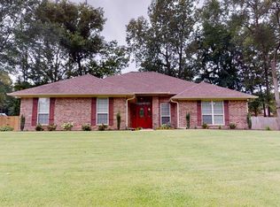 13 Elmwood Ln, Texarkana, TX 75501