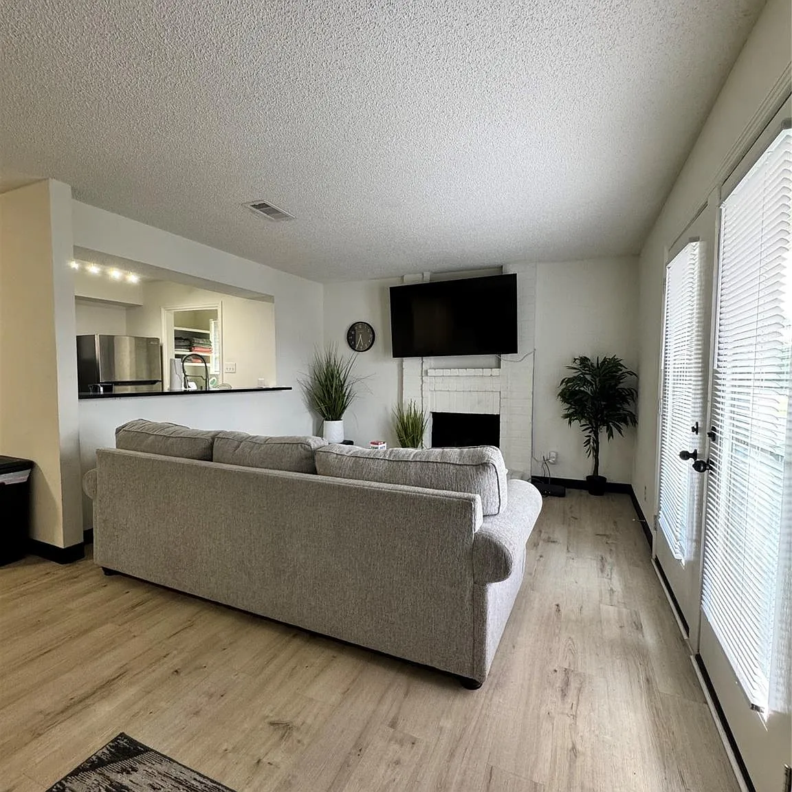 2 bed, 2.0 bath, 934 sqft, $1,550 — Photo 2