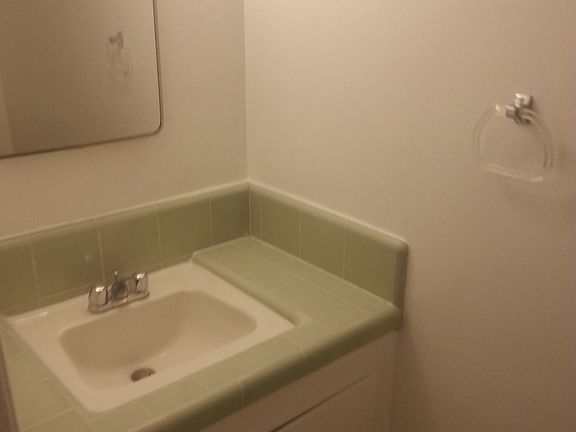 3rd image of 425 N Wilton Pl APT 2