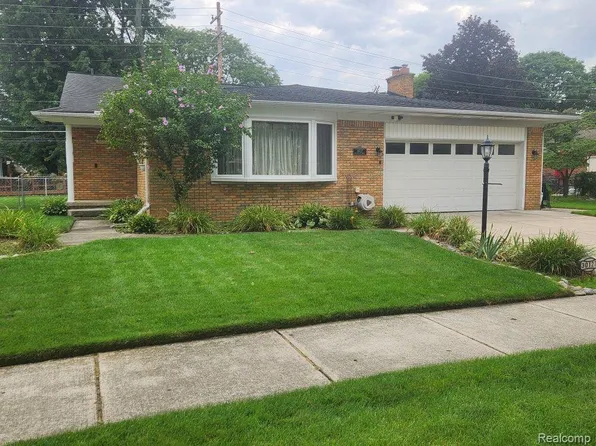 30127 Brookview Dr, Livonia, MI 48152