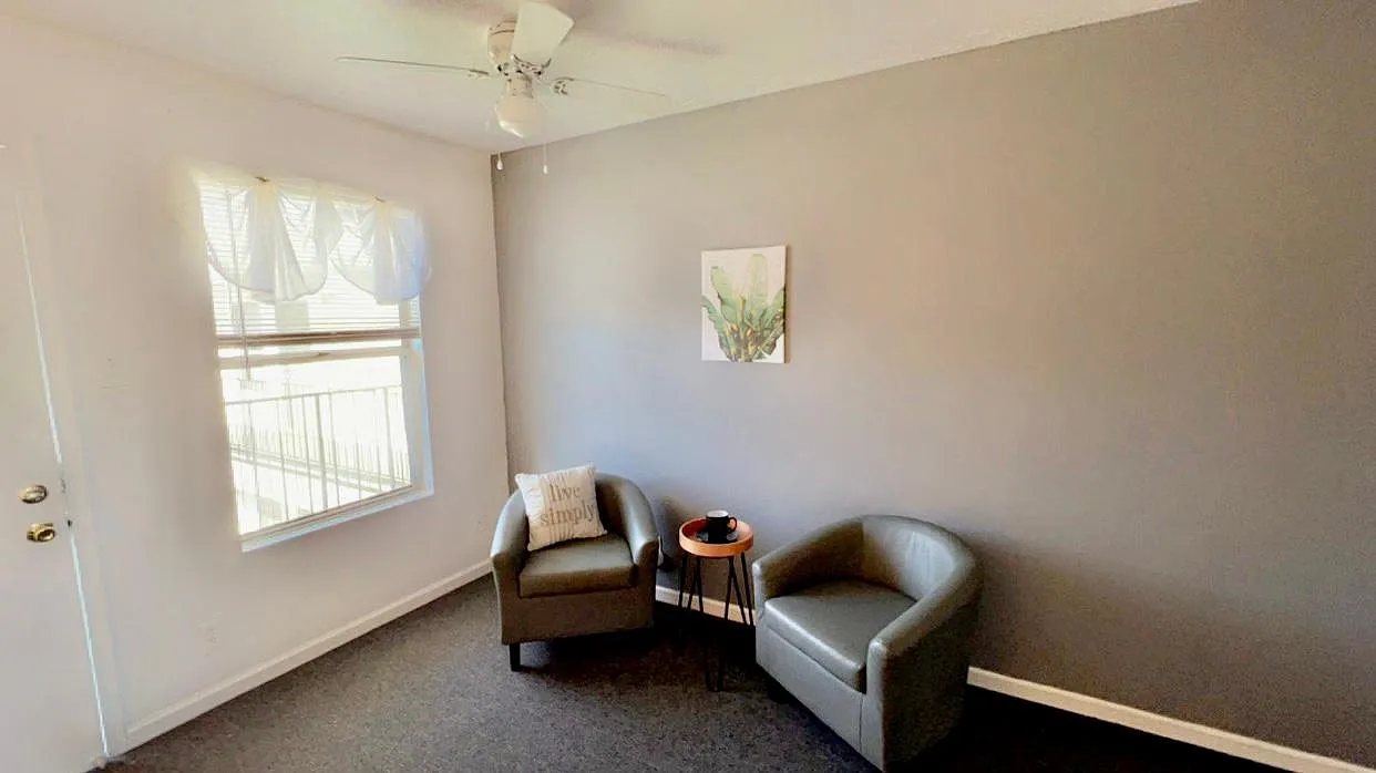 SAN MATEO SUITES — Photo 1