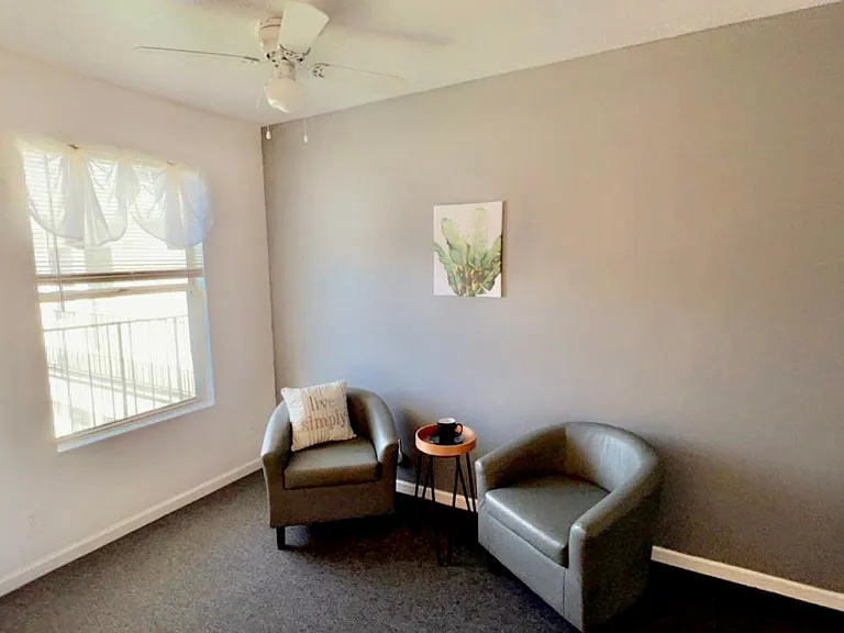SAN MATEO SUITES — Photo 3