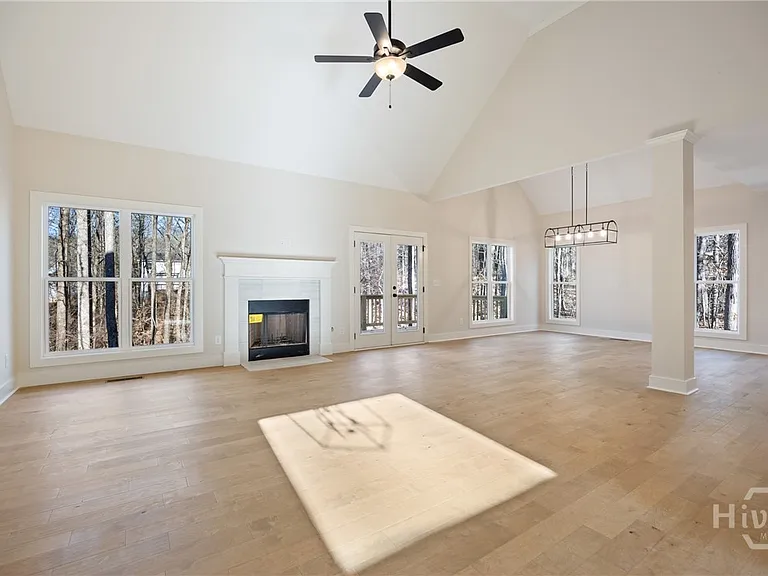 360 Ansley Dr — Photo 6