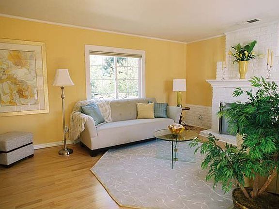 family room, 2nd view