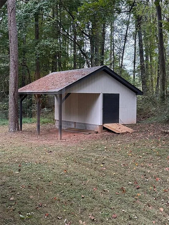 3 bed, 2.0 bath, 2174 sqft, $2,200 — Photo 3