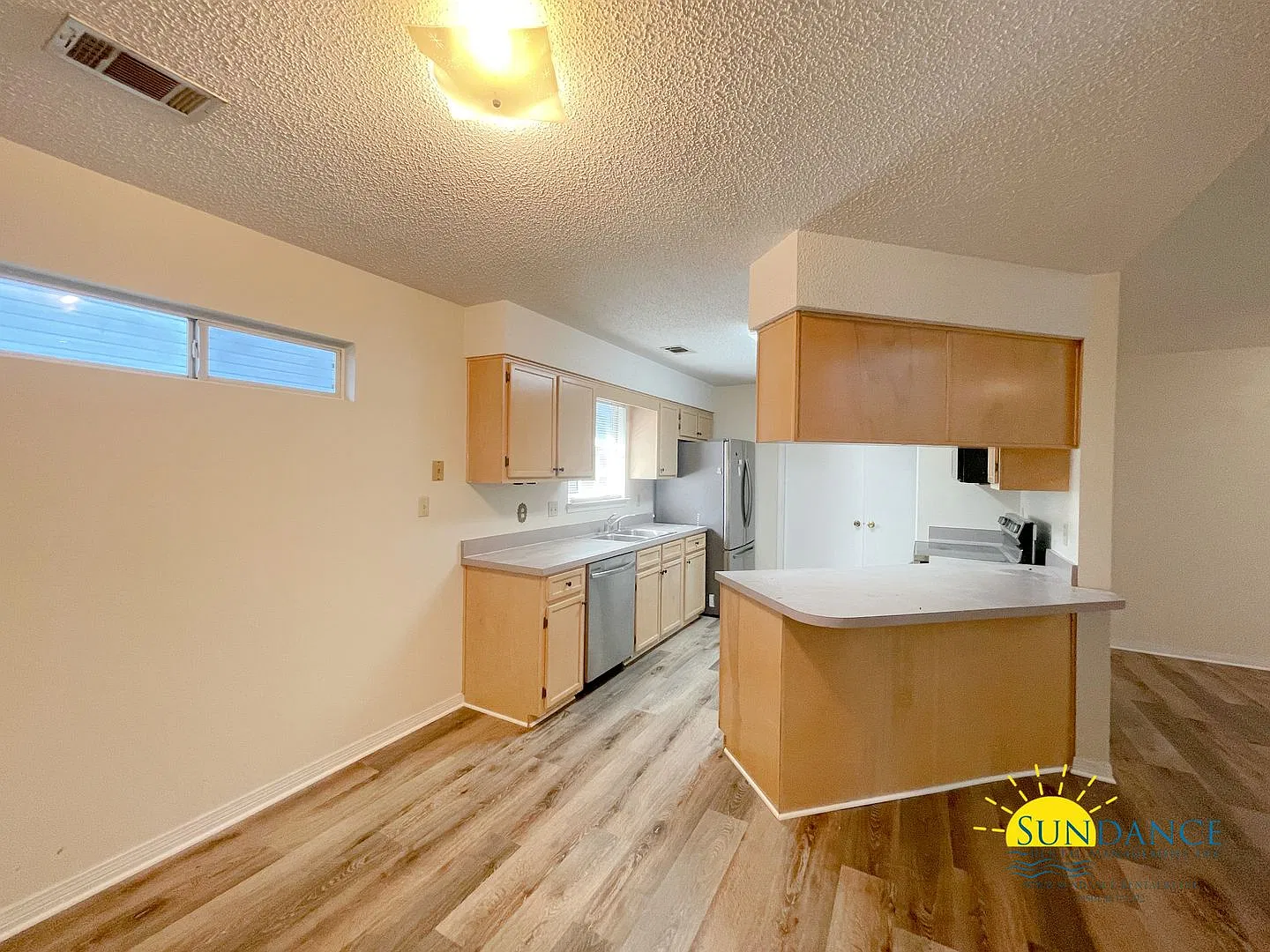 Updated 3 Bedroom Home in Shalimar! — Photo 4