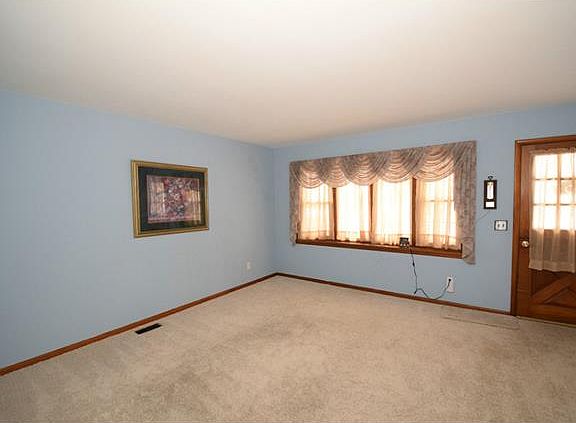 4th image of 1704 Parkway Dr N