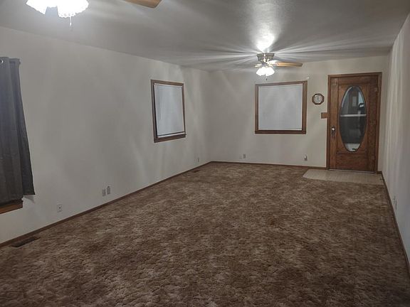 5th image of 406 E Avenue B