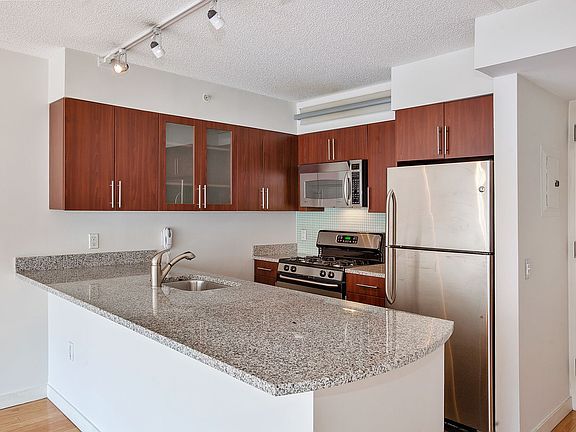 5th image of 555 W 23rd St APT S5g