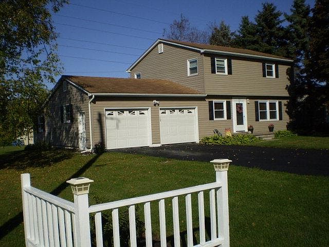1st image of 105 Holiday Dr