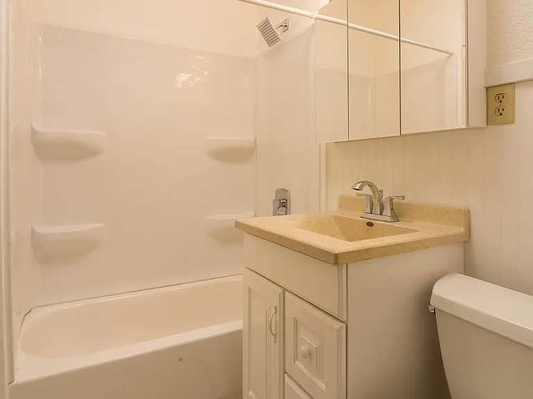 2372 N Bremen St — Photo 17
