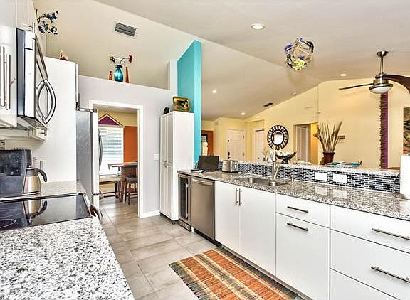 4th image of 4592 Catalina Ln