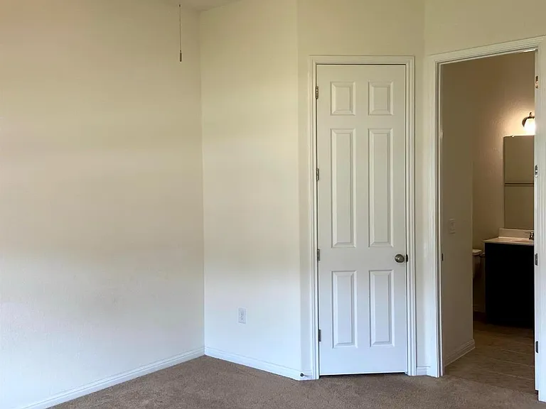 2918 Zelma Dr — Photo 9