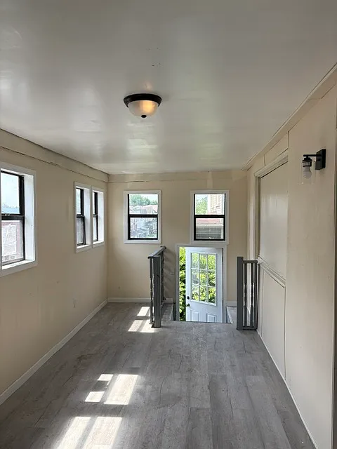 3 bed, 1500 sqft, $1,100 — Photo 2