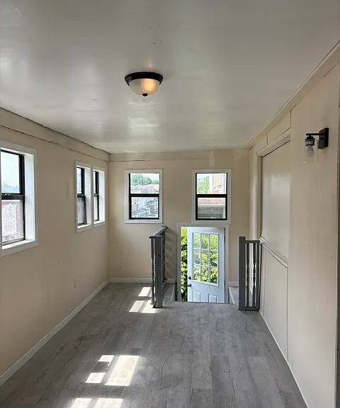 114 E Walnut Ave — Photo 2