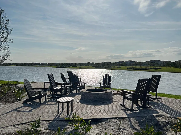 MILE LONG LAKE FIRE PIT SHORT WALK FROM YOUR BACKYARD
