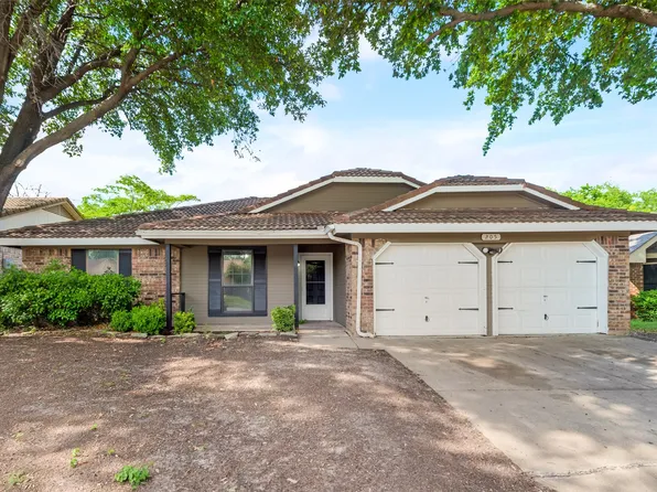 205 Juniper Dr, Arlington, TX 76018