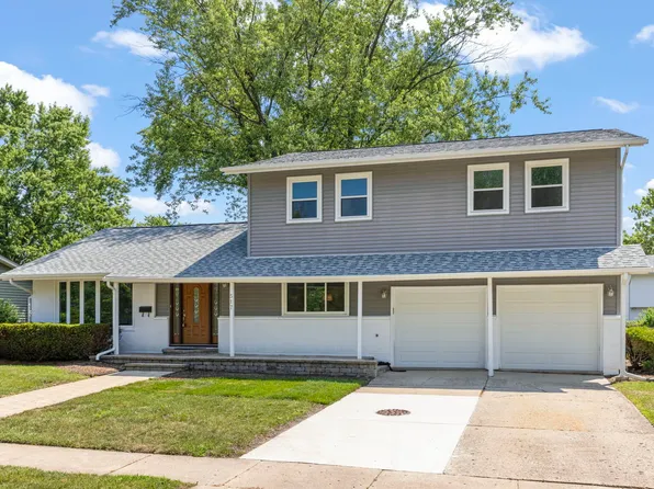 517 N Winston Dr, Palatine, IL 60074