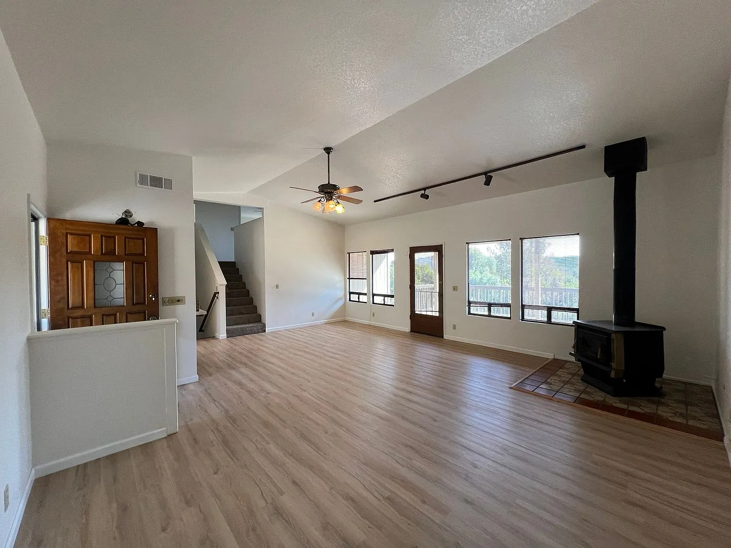 Spacious 3 Bedroom Split-Level Home with Beautiful Hill Views - 4617 San Anselmo — Photo 3