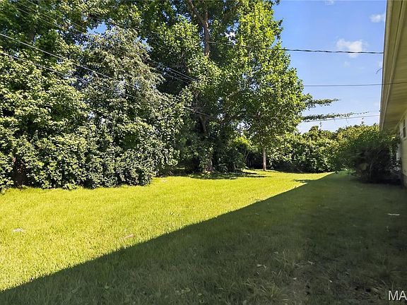 3rd image of 9503 Yorktown Dr