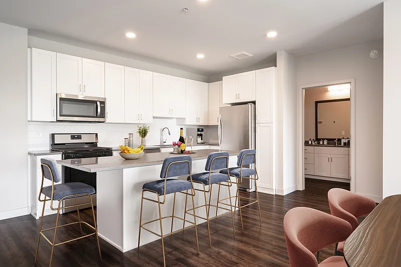 Viking Lakes Residences — Photo 2