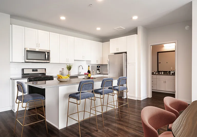 Viking Lakes Residences — Photo 2