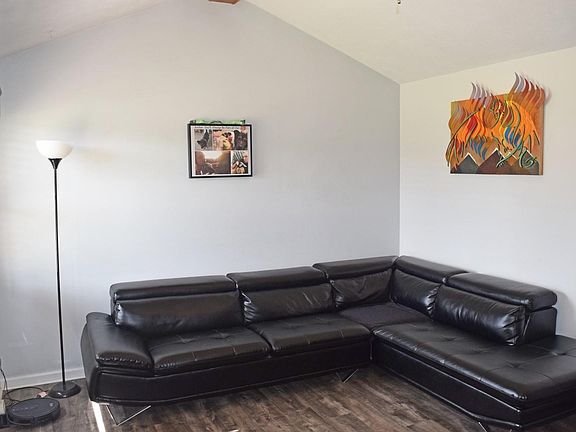 2nd image of 6072 Yosemite Dr