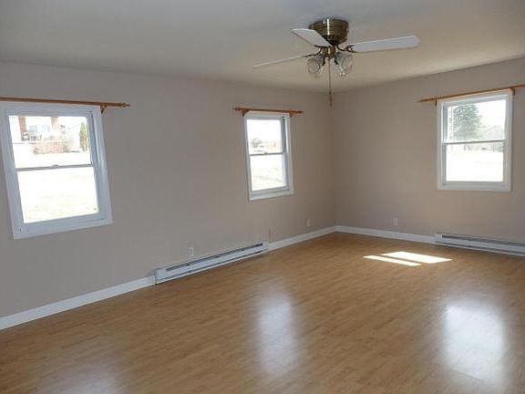 4th image of 128 Holcomb St