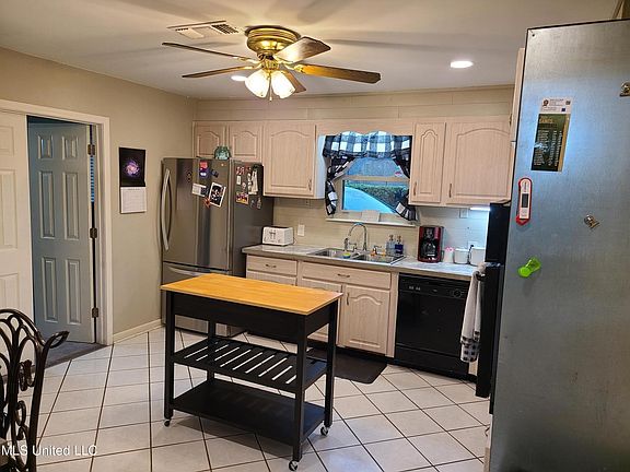 5th image of 15283 Elmwood Ct