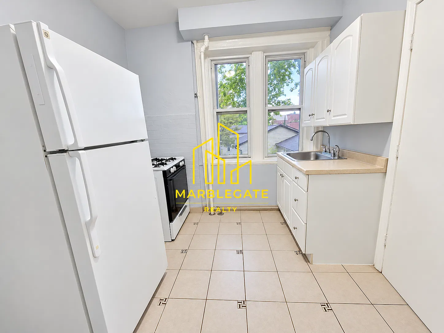 2 bed, 850 sqft, $1,700 — Photo 2