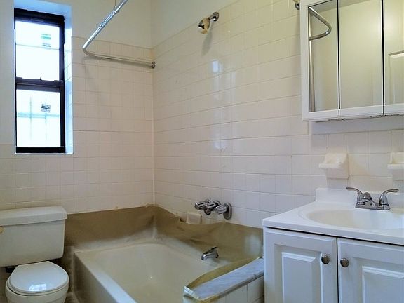 4th image of 15 Woodruff Ave APT C2