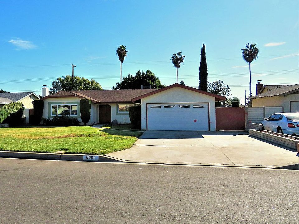 Note the wide driveway!
