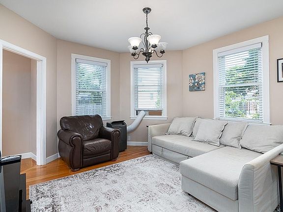 3rd image of 16 Sherwood St