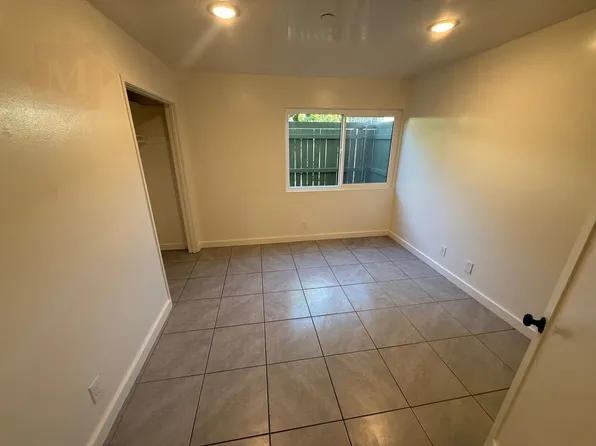 4834 San Gordiano Ave APT C, Santa Barbara, CA 93111