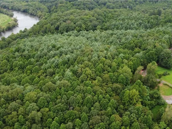 Rabbit Trl, Dobson, NC 27017