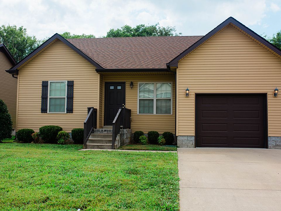 1st image of 689 Fox Trail Ct