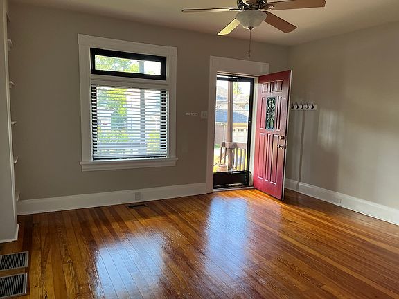 3rd image of 2843 Rosella Ave