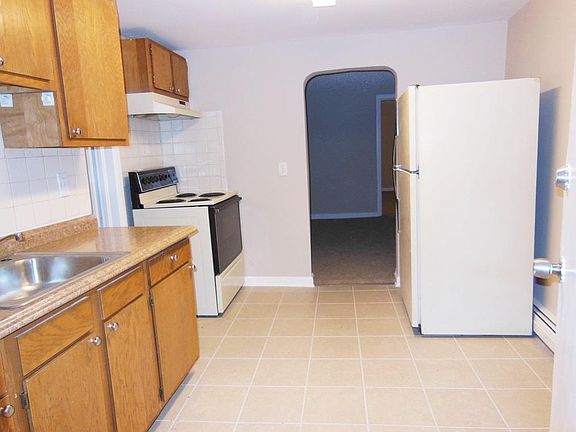 3rd image of 577 E Mapledale Ave APT 4