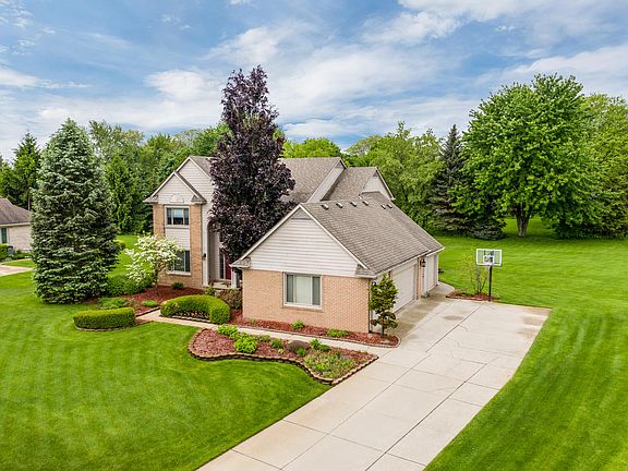 2nd image of 25189 Woodworth Dr