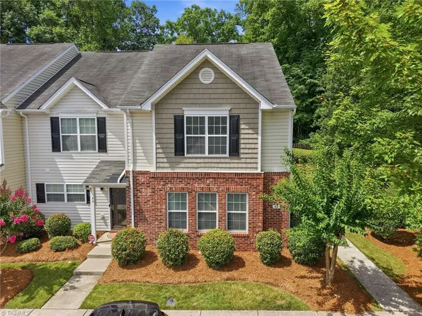 42 Ledgerstone Ln, Greensboro, NC 27407