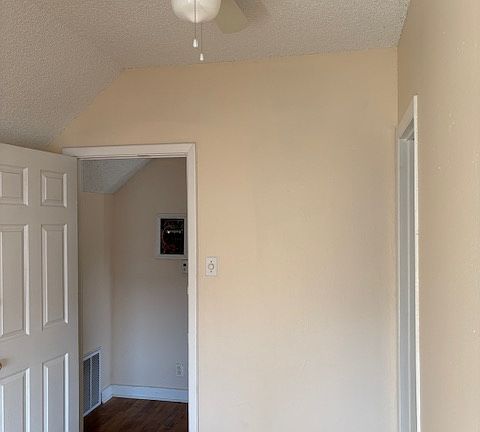 4th image of 299 S Lincoln St APT 4