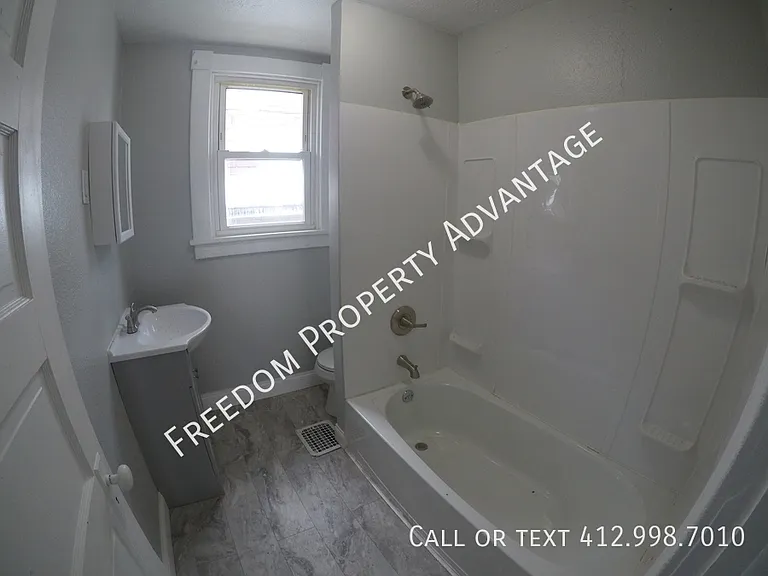 716 Saint Clair Ave — Photo 8