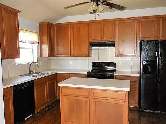 4 bed, 1900 sqft, $1,975 — Photo 1