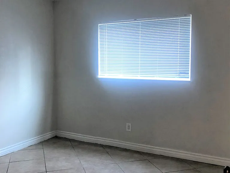 628 E Virginia Way — Photo 8
