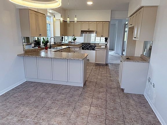 5th image of 39 Oakmoor Ln