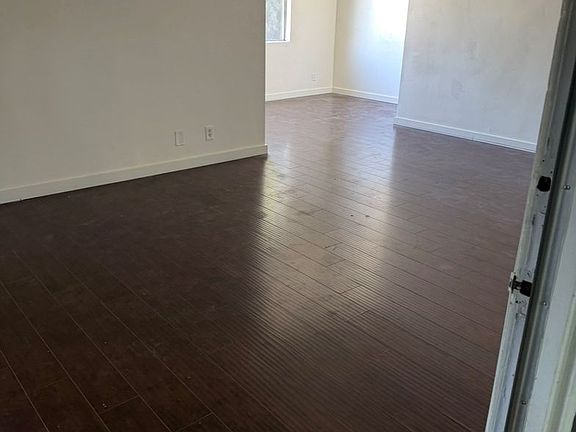 2nd image of 712 E Windsor Rd APT 21