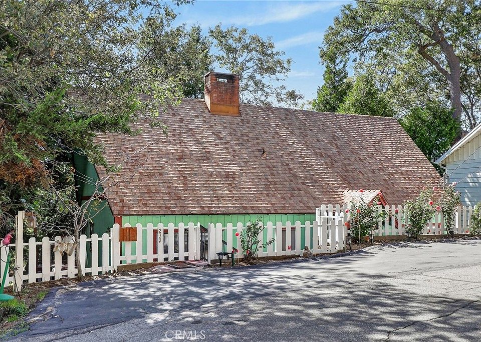 1st image of 232 Sunset Dr